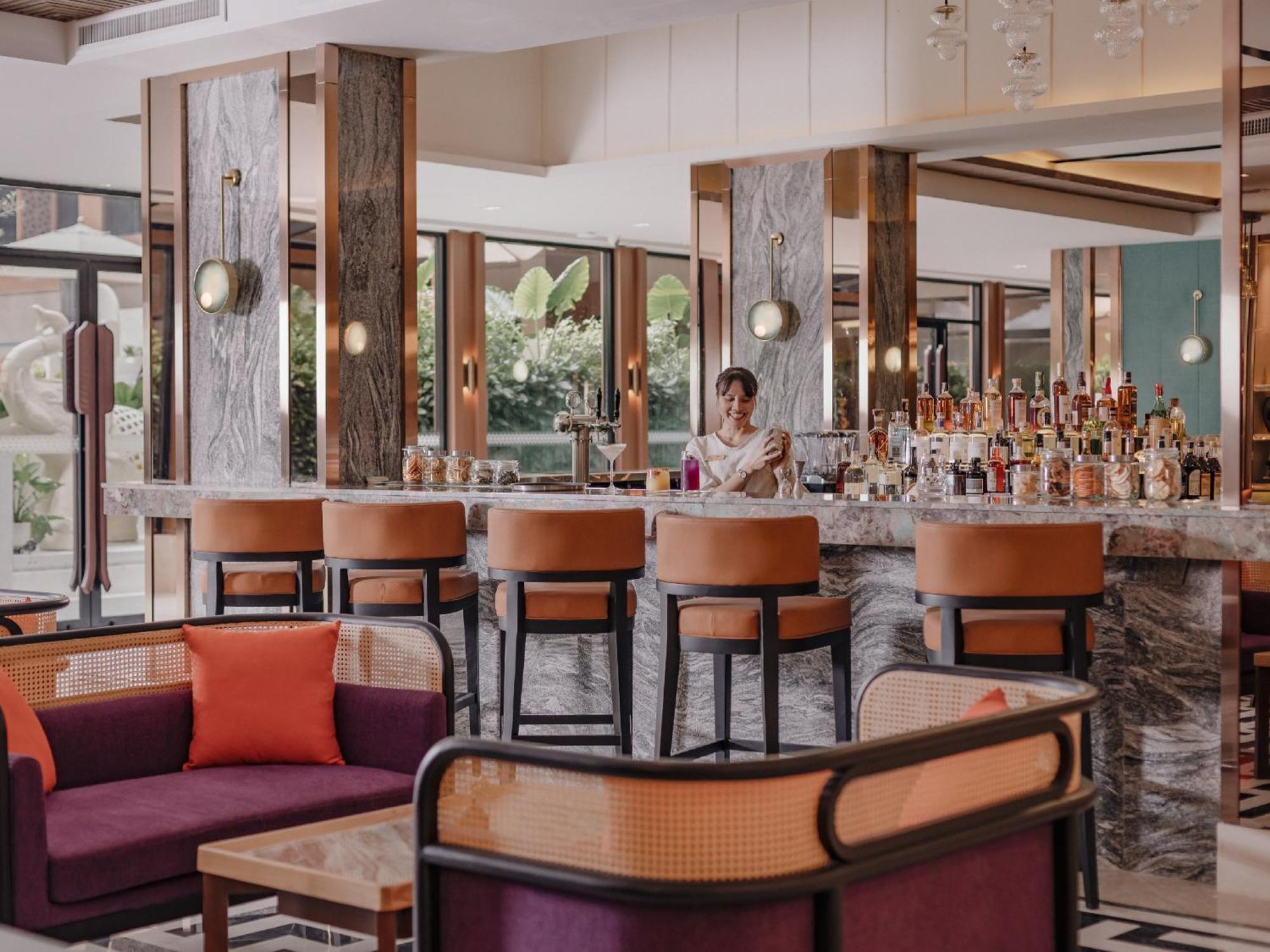 Nysa Hotel Bangkok Sukhumvit 11 Ngoại thất bức ảnh The bar at the lobby
