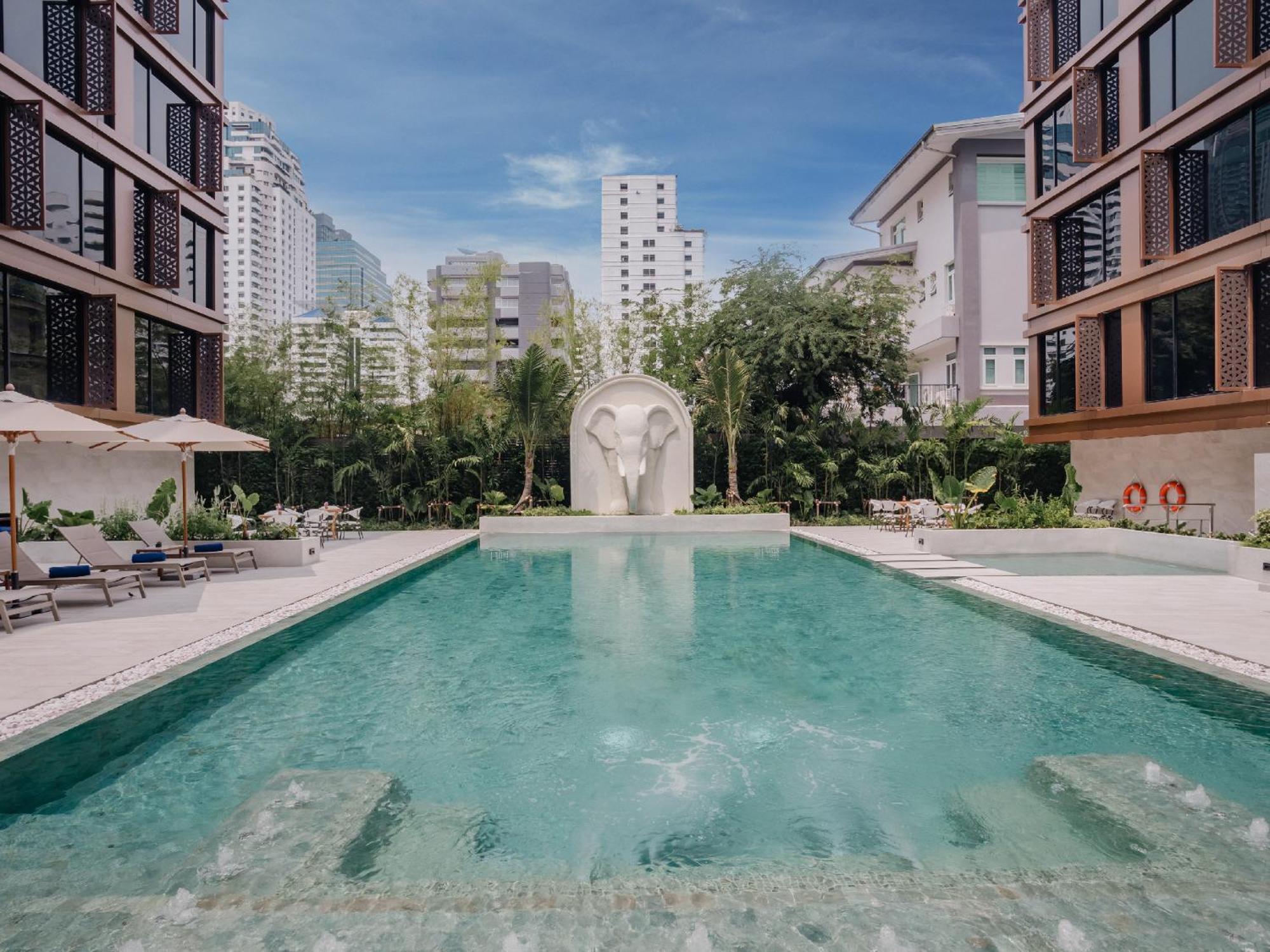 Nysa Hotel Bangkok Sukhumvit 11 Ngoại thất bức ảnh The swimming pool at the hotel