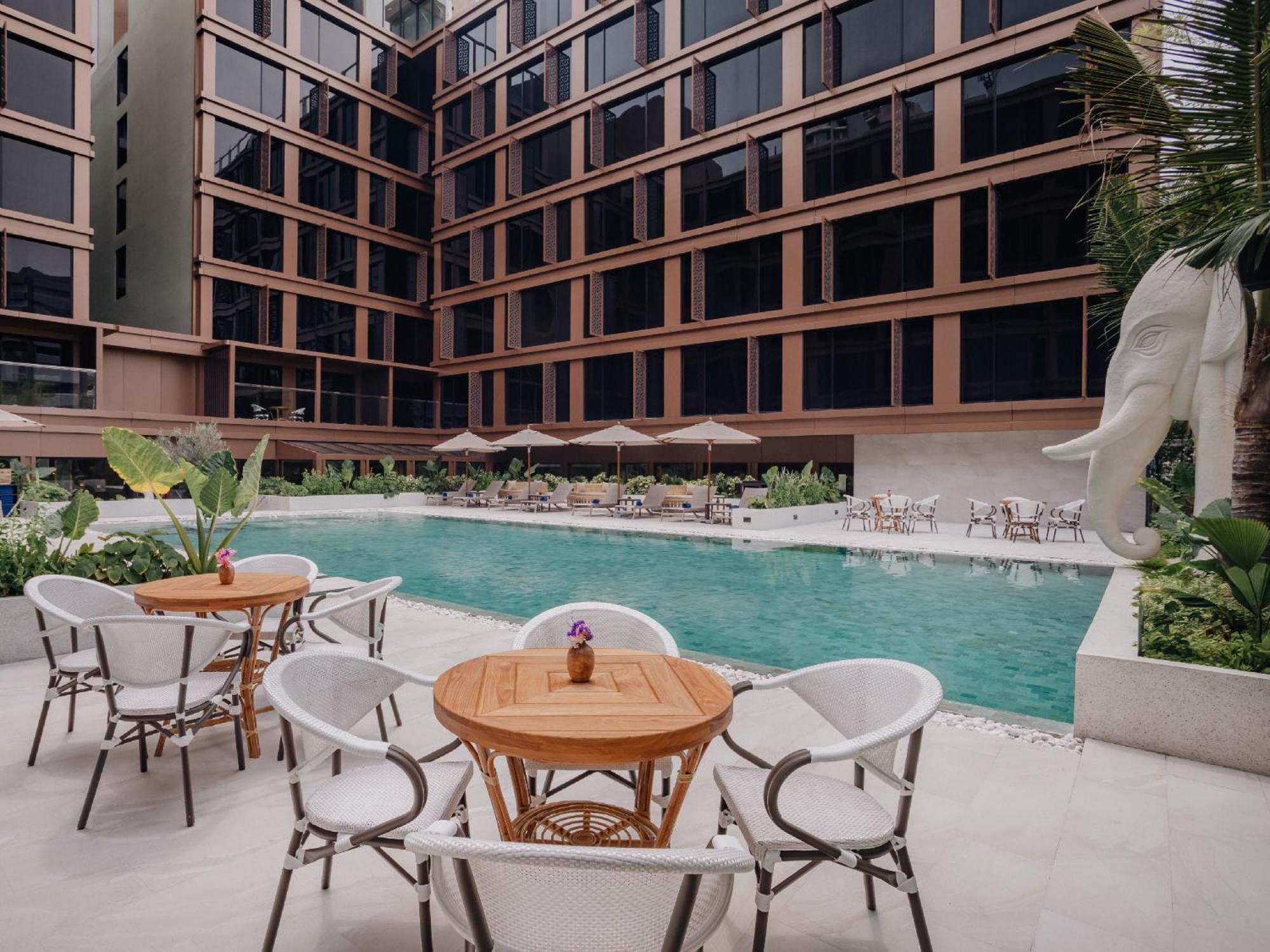 Nysa Hotel Bangkok Sukhumvit 11 Ngoại thất bức ảnh The swimming pool at the hotel