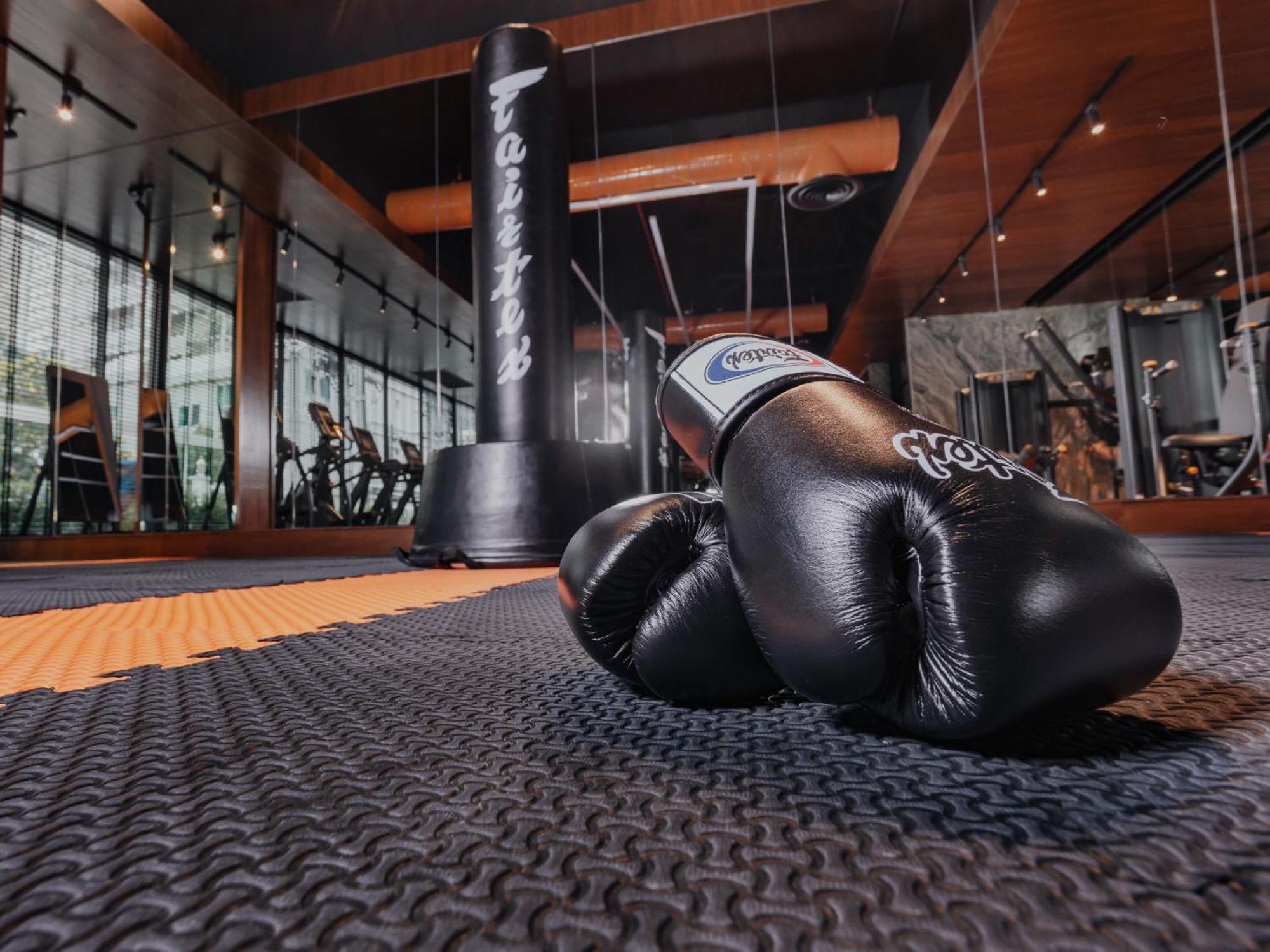 Nysa Hotel Bangkok Sukhumvit 11 Ngoại thất bức ảnh A pair of boxing gloves