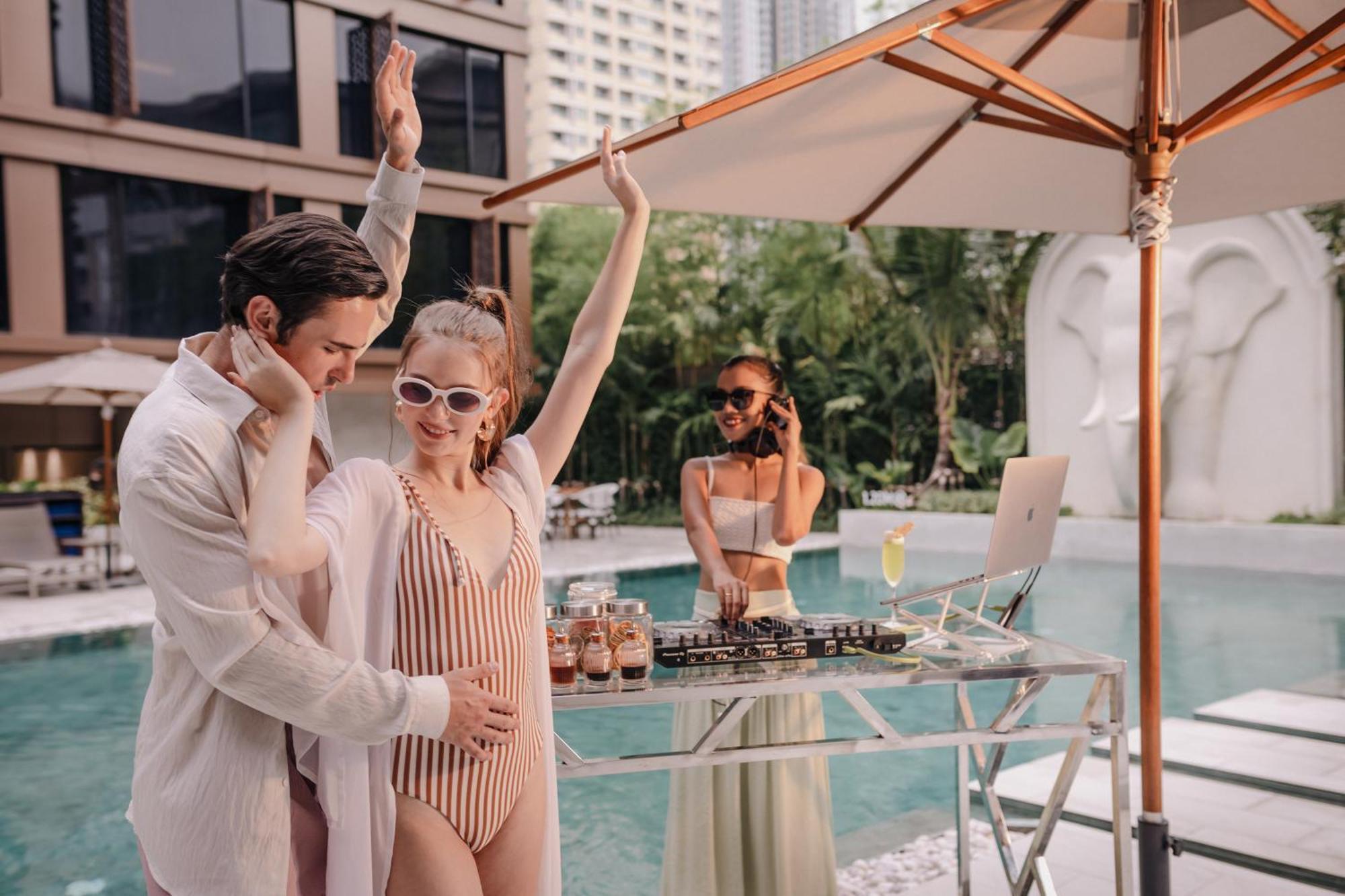 Nysa Hotel Bangkok Sukhumvit 11 Ngoại thất bức ảnh The Pool Club