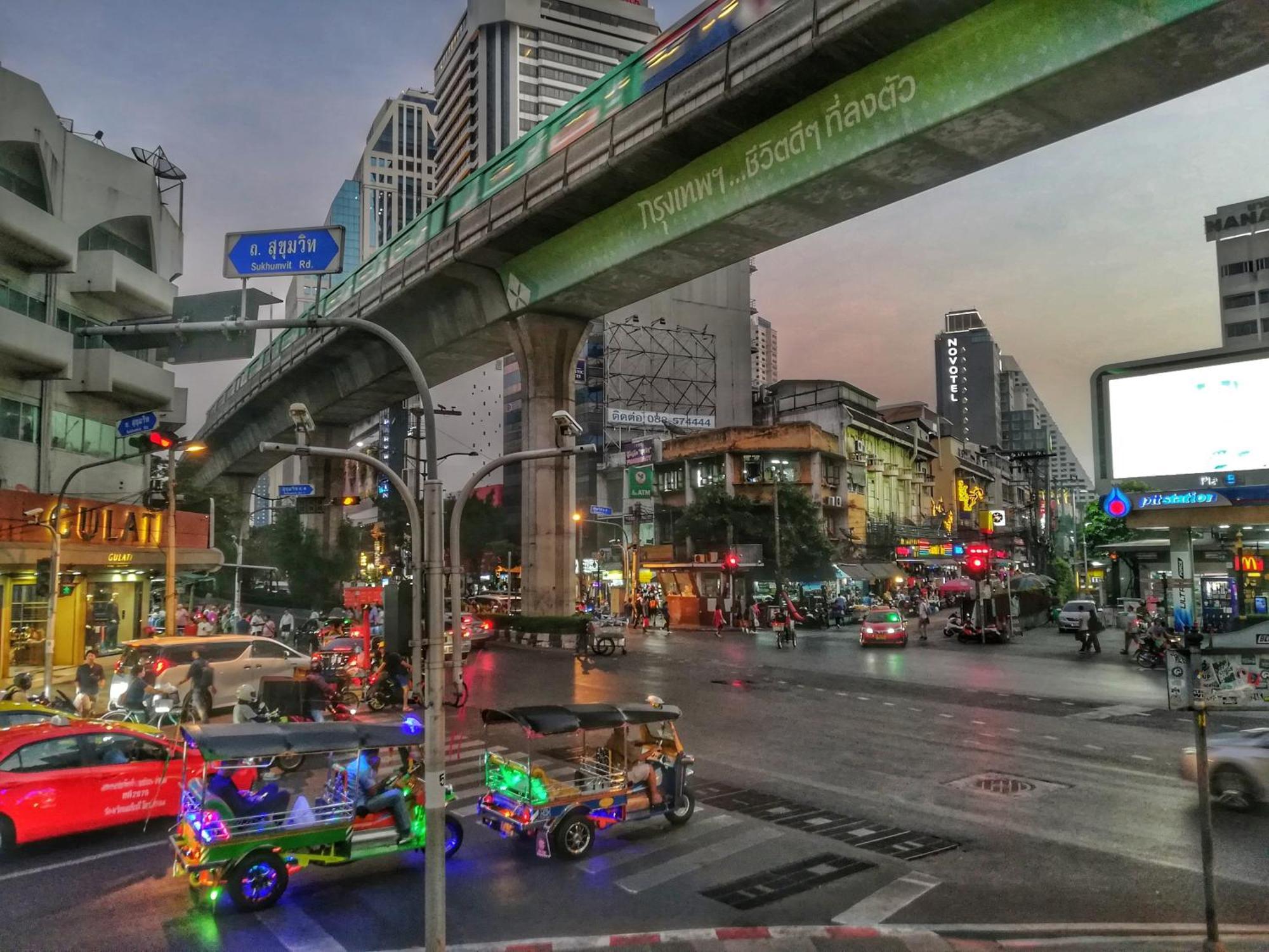 Nysa Hotel Bangkok Sukhumvit 11 Ngoại thất bức ảnh The station in 2019