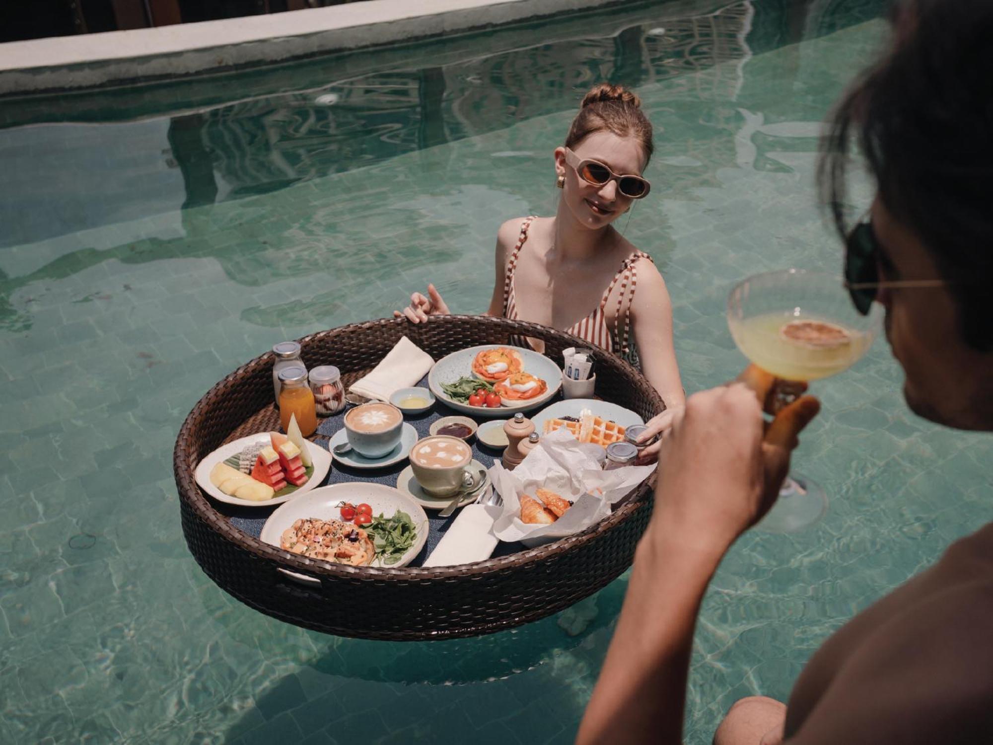 Nysa Hotel Bangkok Sukhumvit 11 Ngoại thất bức ảnh Floating breakfast at Alila Villas Uluwatu